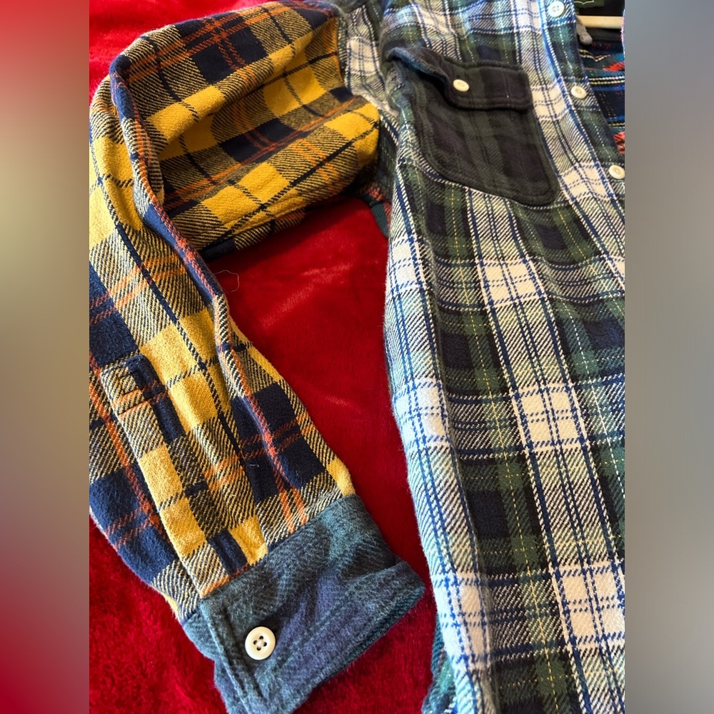 Heavy duty, worn in, vintage hooded flannel.  Adult size Small. - Picture 4 of 10